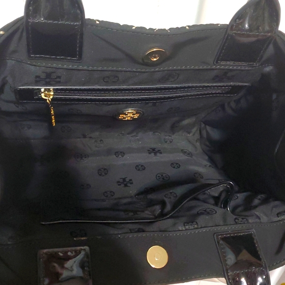 Tory Burch Ella Quilted Nylon Medium black tote🤍🖤 - Picture 10 of 17